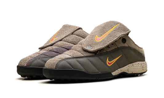 Nike Nike Total 90 Mule Kids of Immigrants Khaki