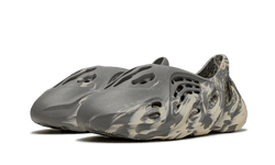 yeezy-foam-rnnr-mxt-moon-gray-aplug-pl