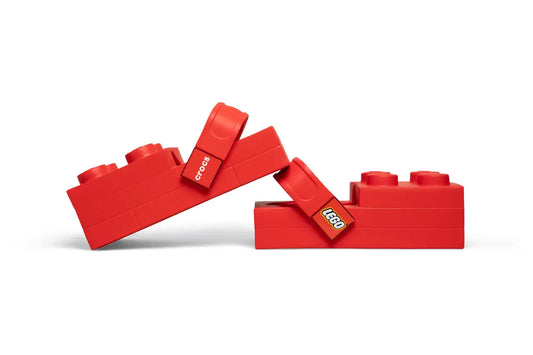 Crocs × LEGO Brick Clog — klocki na stopach, czyli najbardziej zabawna kolaboracja tej zimy