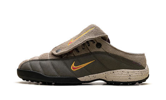 Nike Nike Total 90 Mule Kids of Immigrants Khaki