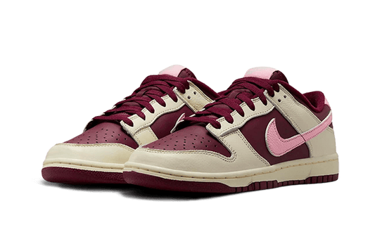 dunk-low-retro-prm-valentines-day-2023-aplug-pl