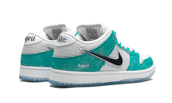 sb-dunk-low-april-skateboards-aplug-pl