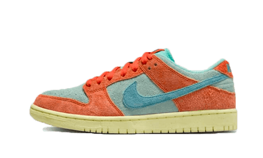 sb-dunk-low-orange-emerald-rise-aplug-pl