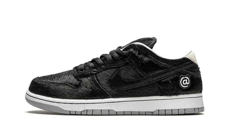 sb-dunk-low-berbrick-medicom-toy-aplug-pl