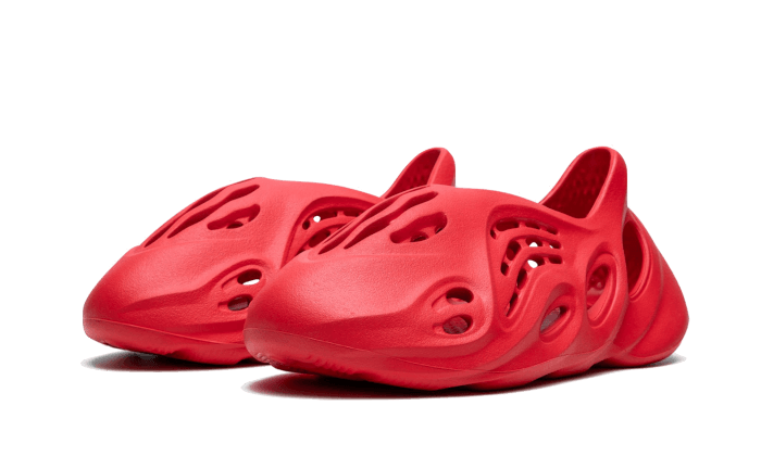 yeezy-foam-rnnr-vermillion-aplug-pl