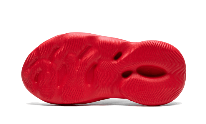 yeezy-foam-rnnr-vermillion-aplug-pl